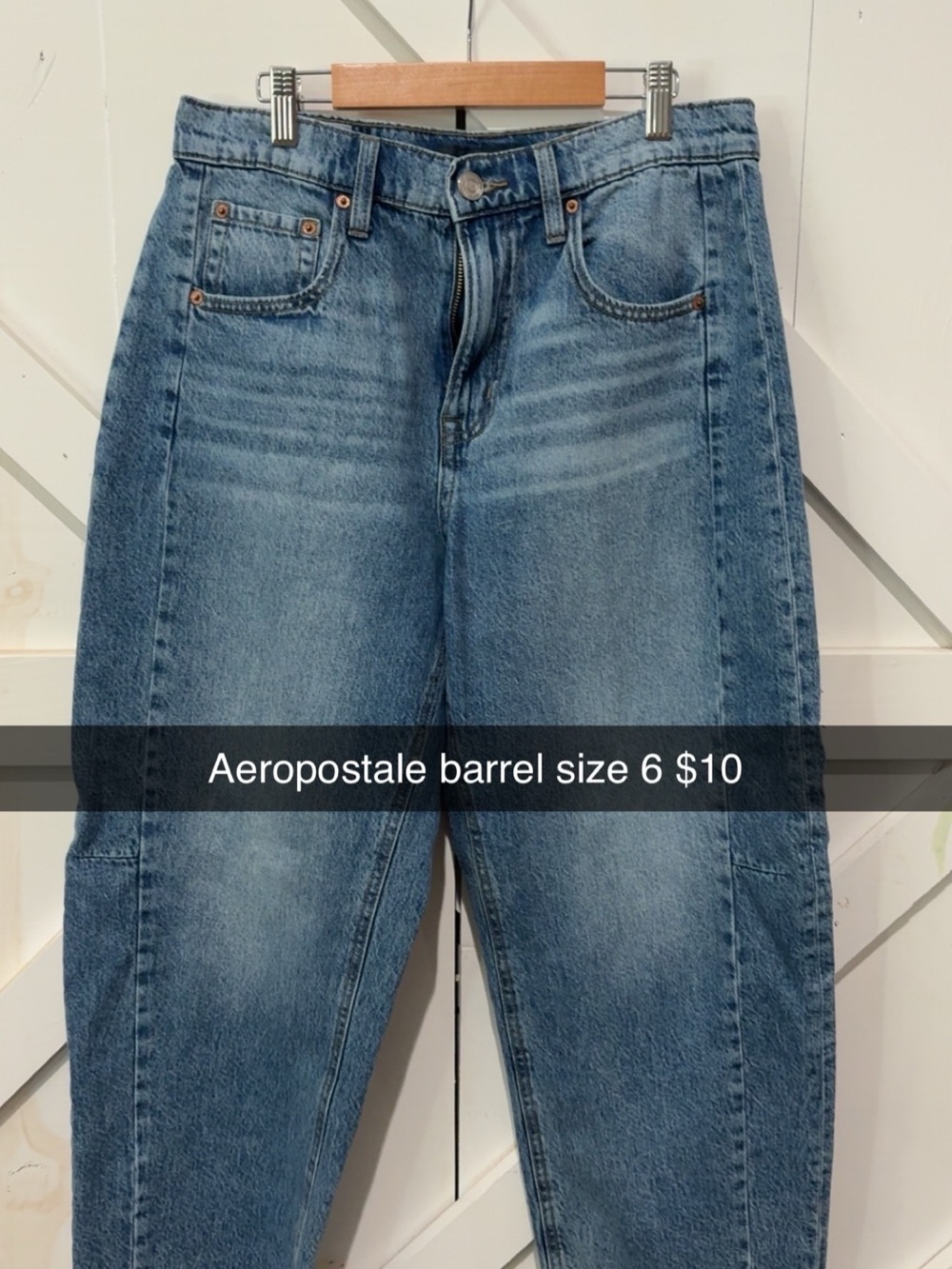 Aeropostale Women's Light Blue Barrel Jeans